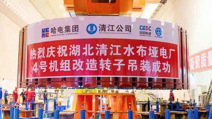 3、水布埡電廠4號機組轉子吊裝（向睿 攝）