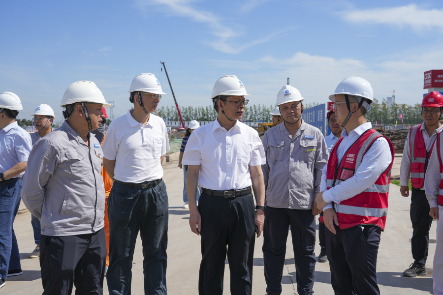 7月17日，涂山峰赴江陵火電項(xiàng)目防汛安全檢查
